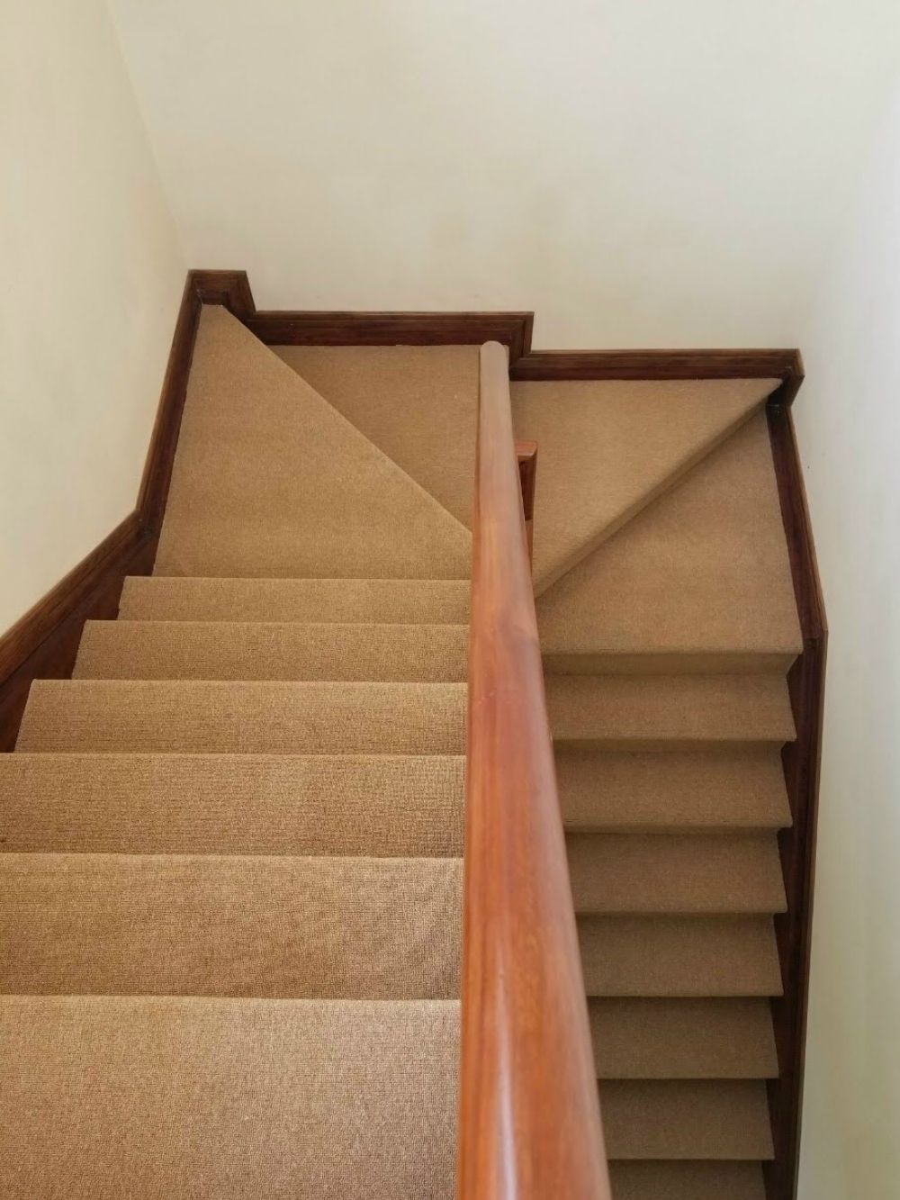 Thảm cuộn BD-003 màu vàng 6 Tham cau thang BD 003